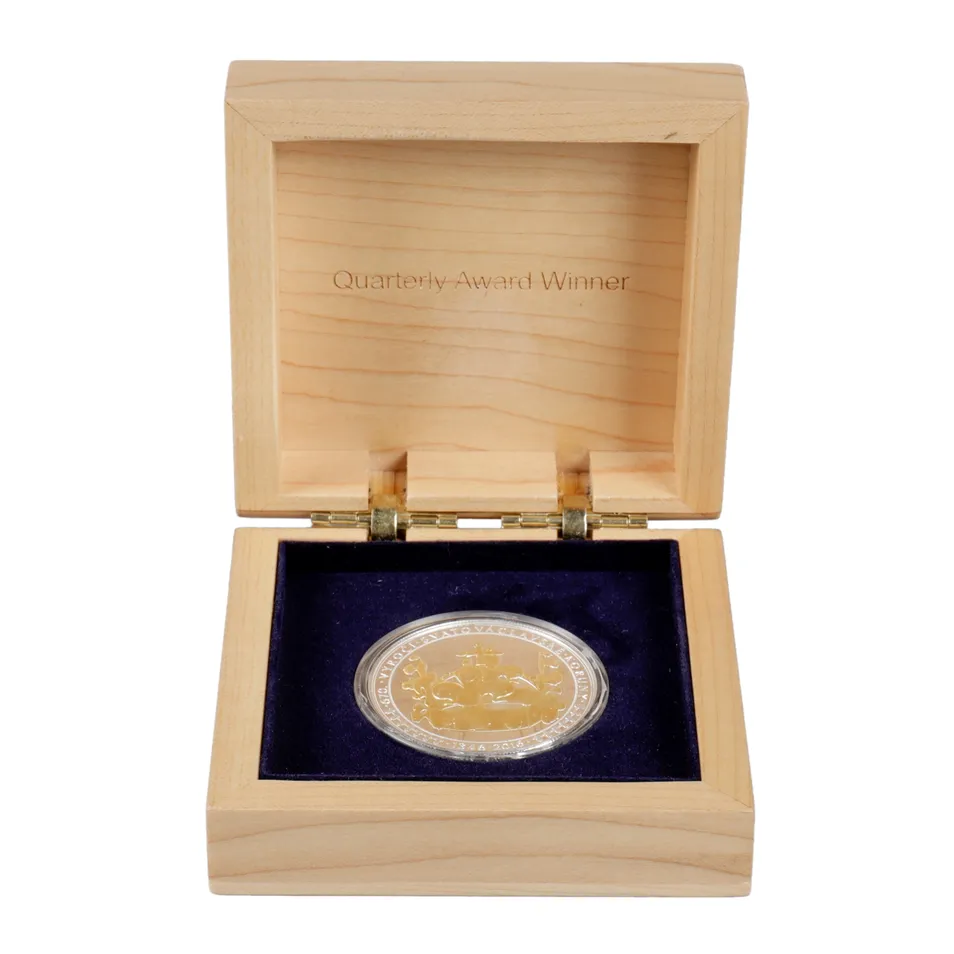 Elegant Customizable Wooden Medal Display Box for Collectors