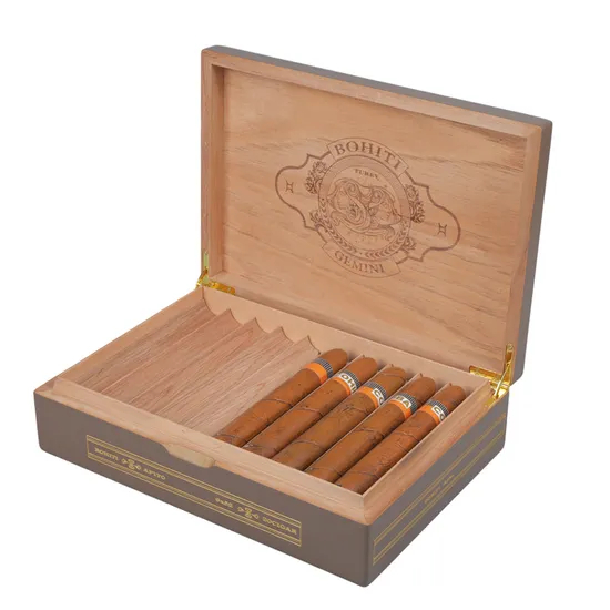2025 New Product Customized Large Capacity Cedar Wooden Cigar Box Double Layered with Moisture-Proof Lacquer Finish Handmade Humidifier