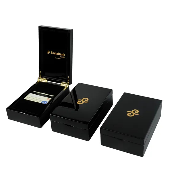Customized Beautifully Logo VIP Bank Credit Card Lacquered Wooden Packaging Box Card Magnetic Card Gift Packaging Storage Box